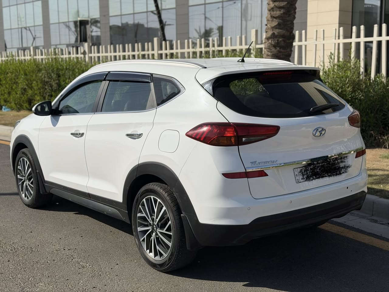 سلام عليكم توسان موديل 2020 خليجي  محرك 2000 دوش 
خمس عدسات سايد بريك قدم مكفوله من الصبغ ولتبديل كشنات كهرباء داخل جلد 
رقم بغداد نكليزي باسمي مكاني بغداد أعلام السيديه 
  السعر 205
 مكلف بل نشر رقم صاحب سياره 
***********
