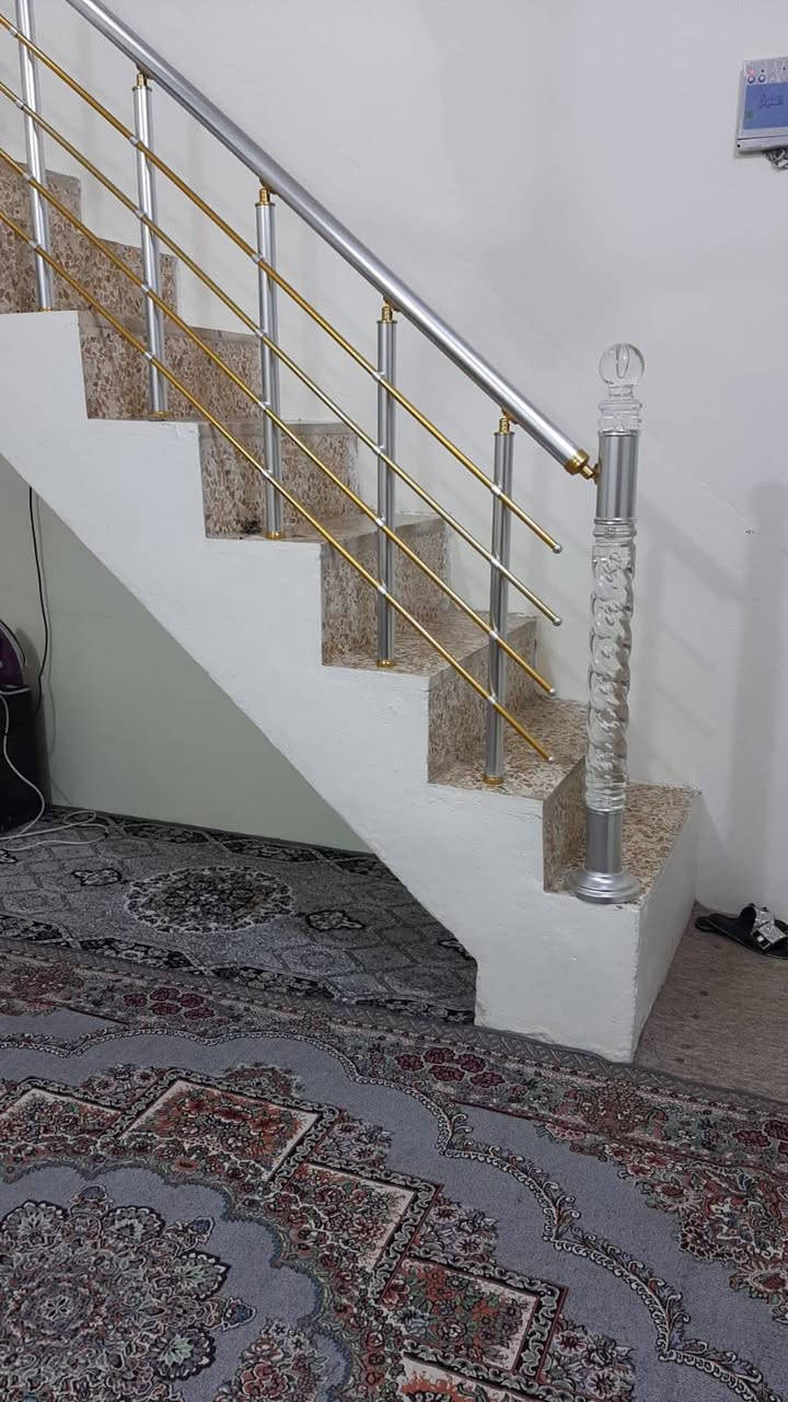 السلام عليكم بيت للبيع طابقين المكان كربلاء الحر ملحق القادسية مساحة 100م الطابق الاول استقبال وصالة وغرفة نوم و مطبخ وصحيات الطابق الثاني غرفتين نوم وصحيات
للاستفسار  ***********
