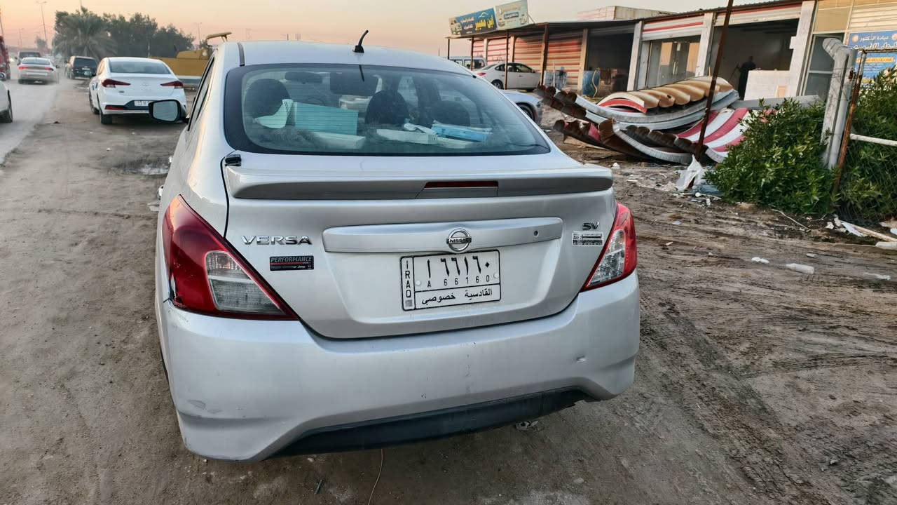 السلام عليكم سياره نيسان فيرسا موديل 2018 سياره اس في فول مواصفات تبريد شغال كهربائيات كير محرك خير من الله سياره بحاله جيده حادثها بامريكا فقط الدعاميه الاماميه وبها قطع صبغ جيلاتين تجي تفحص وتشوفها مكان النجف عباسيه ابو غرب
السعر 92 وبيها مجال للطيبين 
للاستفسار الاتصال ***********
