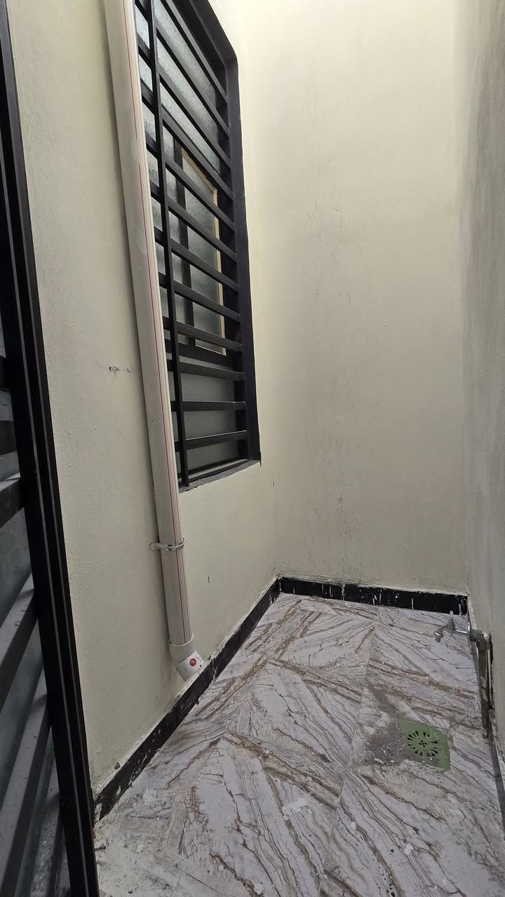 #بالاقساط_بالاقساط_بالاقساط 
⚜️ مساحه الدار ٩٠ متر 
⚜️الاساس صب كونكريت ،، السقف صب كونكريت ،، بناء بلوك 
⚜️سعر الدار بالاقساط ٤٥ مليون مقدمه ١٥ القصد الشهري ٥٠٠
⚜️غرفه ، صاله ،استقبال ،مطبخ ،صحيات ،طارمه ، سطح مطبك
⚜️عنوان الدار الكوفه البراكيه شارع المطار القديم مقابل مدرسة القصوى الاهليه
 مكتب المنصوري للعقار ***********
