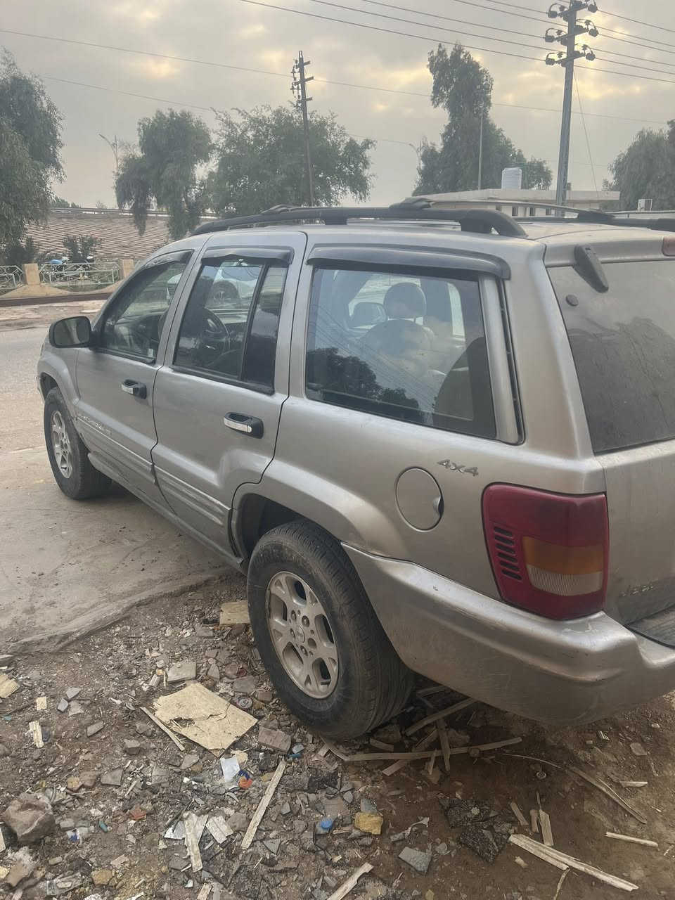 ‏سلام عليكم للبيع سيارة جيب شوكي موديل 2000 محرك ستة سلندر بلادي سيارة بلدية وقلم سليمانية إنجليزي مكان سيارة  ￼عمارة ميسان *********** السعر 75 وفيها مجال
