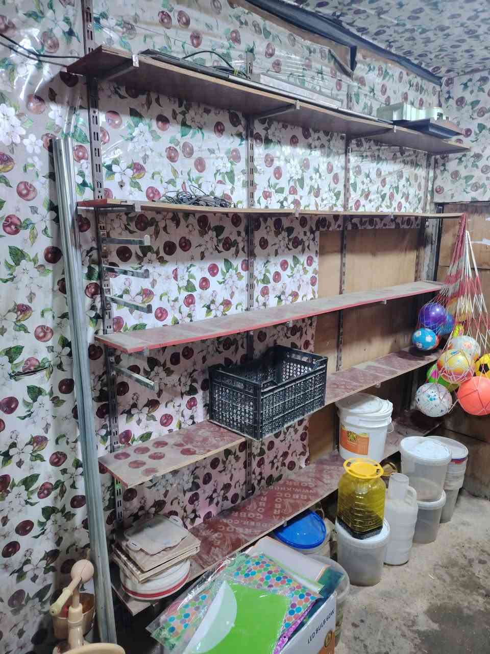 رفوف خشب تزكام شغل ترج اول العدد 5 للبيع انا مكلف بالنشر العنوان الماجديه الشراي اتصل على الرقم ***********
