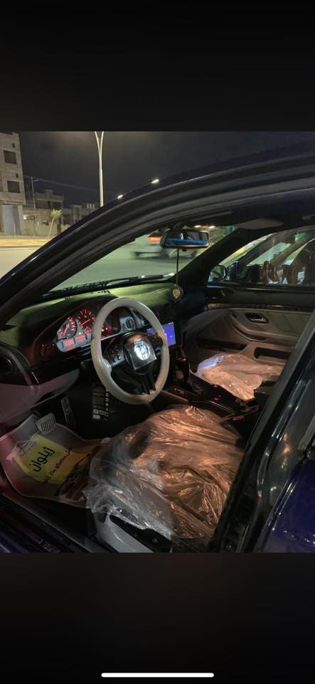 ‏سلام عليكم بي أم صقر موديل98 سيارة فول مواصفات ويل M5 خمس قطع بردات مراية شفط ￼ ￼ حجم المحرك 530 تحكم سترا مسجل شاشة وكاميرا  كشنات ‫ جلد 
￼ سيارة بدون حادث بس صبغ جمالي ￼￼￼ 
‏سيارة بس وكالة 
رايده ب90 قفل
‏ورقم الهاتف 
***********
‏ إذا شراي خابر ￼￼￼￼
