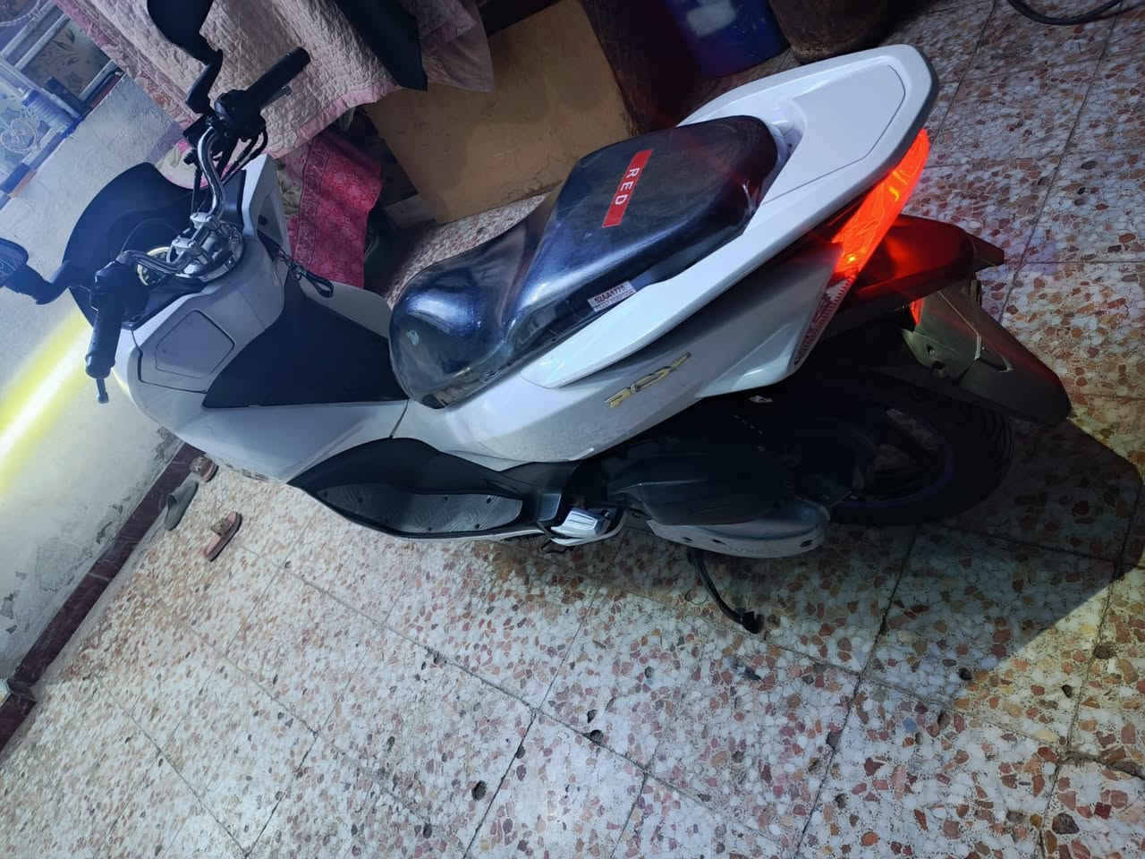 السلام عليكم للبيع دراجة pcx الجيل الثاني مكفولة ونظيفة وما مفتوحة دراجة حلوة ومال جناي السعر مليون و600وبيها مجال الرقم ***********
