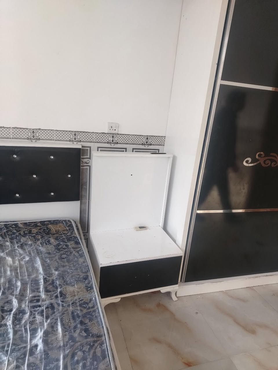 غرفه كامله البيع حته فليته اليوم السعر 250 
كنتور سلايت مكان جبيره ***********
