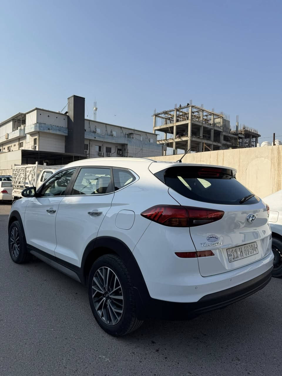 هونداي توسان 2020 خليجية مكفولة 
السعر 194 وبيها مجال بسيط جدا 
رقمها بغداد باسمي وكلشي جديد 
محرك وكير وصدر نضيفات جدا 
تخم تايرات وباتري جدد 
تبريد قطعتين شغال ثلج + تدفئة 
مكفولة بدون قطرة صبغ حتى الدعاميات 
فقط مكانين بارد صغار جدا على كد إصبعين 
سونار جديد موجود 
 بصمة - شاشة - كامرة - جام اوتو -حساسات - اشاير بالمري وشفط - تشغيل وفتح بصمة 
فول تحكم ستيرن - والكشنات الأمامية ثنينهم كهربائية وشاحن تلفون لاسلكي . 
مكاني بغداد المنصور للأستفسار
***********
