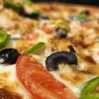 بيتزا ايطالية • مطعم علي الصغير • توصيل