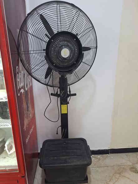 غراض مطعم للبيع لعدم التفرغ ..
غراض نضيفه وجديده استعمال شهرين فقط وباسعار مناسبة  ..

الاسعار :

مبرده الحياة ٣٠٠،٠٠٠ الف

طباخ اربع عيون ٢ حجم كبير ٢ حجم صغير ٢٠٠،٠٠٠ الف

مجمده حجم ١٣ قدم ٢٥٠،٠٠٠ الف 

ميز مربع ٢٠،٠٠٠ الف

كرسي ١٠،٠٠٠ الاف دينار

مفرغه حديد حجم ٥٠ أصليه ٤٠،٠٠٠ ألف

مروحه عموديه رذاذ ١٠٠،٠٠٠ الف

سنك مع القاعده حديد والخلاط ٥٠،٠٠٠ الف

مغسله مع الخلاط ٧٥،٠٠٠ الف

للاستفسار مراسلة الرقم واتس اب او الاتصال:

***********
