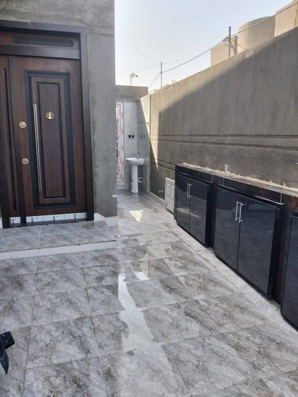 بيت ركن ٣٢٠م للبيع طابو زراعي طابقين ٤غرف نوم استقبال مطبخ صاله صحيات داخليه وخارجيه كراج سياره وحديقة كبيره بناء حديث ٢٠٢٦ مضومه كامرات  و غاز  ماء أور باب قاصه  تركي  خدمات ماء كهرباء تبليط عنوان المسيب قريب جامع الصفر  ***********
