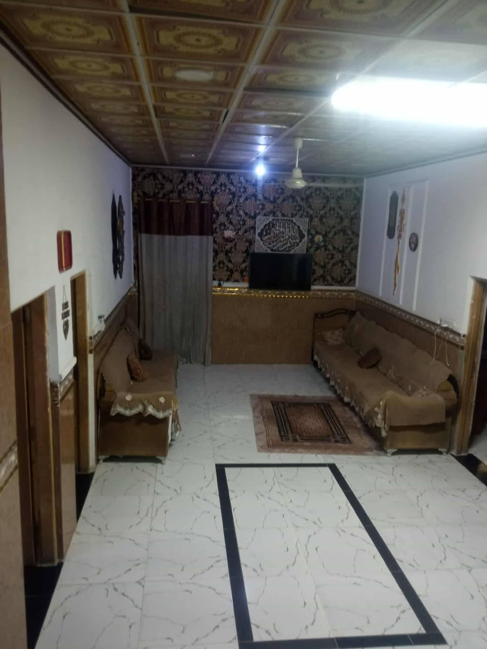 السلام عليكم دار للبيع مساحه 530 بناء جديد 2020 بلوك متوفره كل الخدمات ماء كهرباء اتصال عل رقم الهاتف ***********الاستفسار
