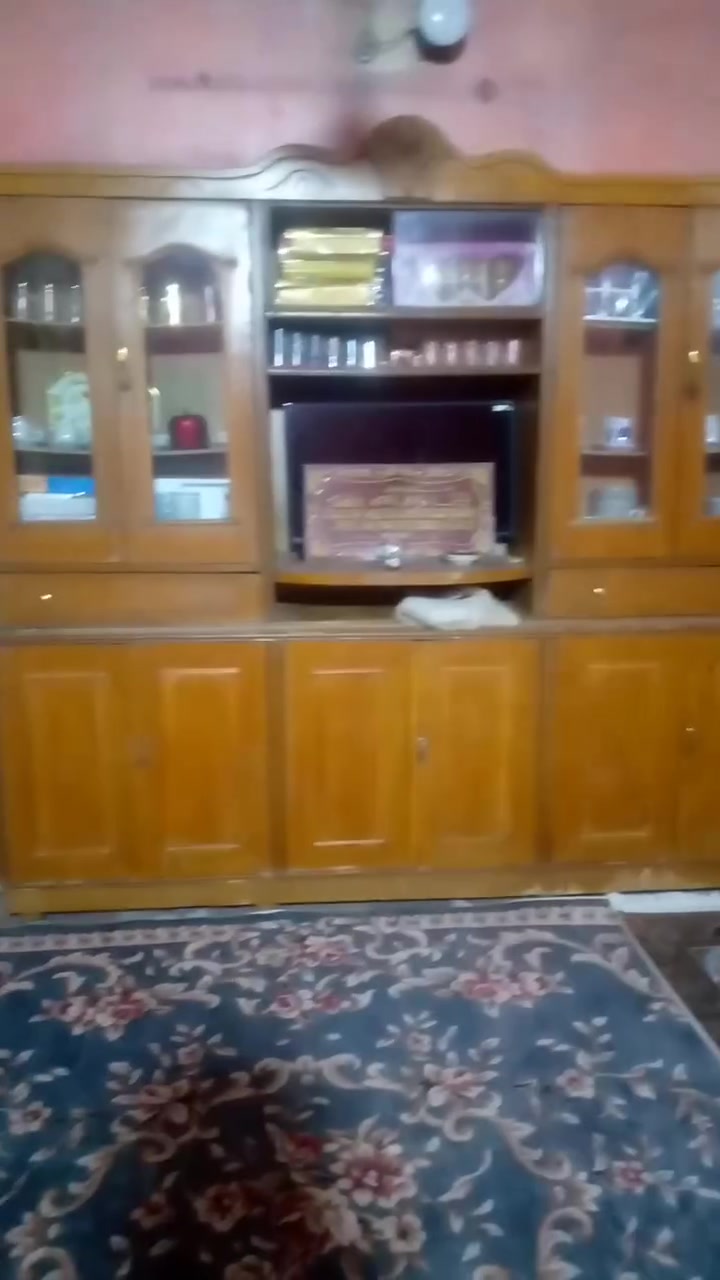 غراض للبيع.  غرفتين نوم. ومعرض.
العنوان الهارثه. / ***********
