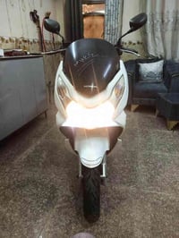 للبيع دراجه pcx ياباني الاصلي نوزل خطين ستان كهربائي حساس ازدحام دراجه...