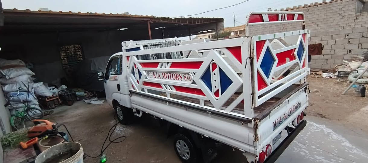 سلام عليكم سياره كيه بنكو موديل 2015 مكفولة من ضربه وتبديل وصبغ تخم تايرات سياره خير من الله العنوان بصره القرنه نهر الباشا مكلف بل نشر رقم الهاتف***********
