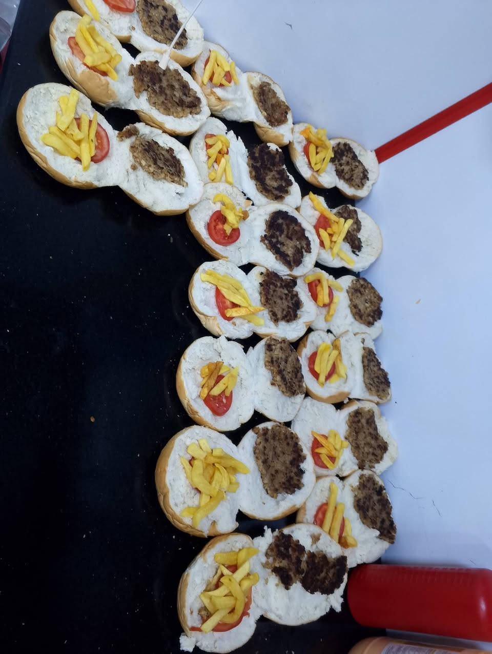 السلام عليكم
خلفة غربي + مقبلات متفرغ للعمل 

(برگر / زنگر / ريزو / صاج / كنتاكي/ مساعد بيتزا)

  + صلصات متنوعه 

 المقبلات ✓: 

(جاجيك / بيذنجانيه/ سلطة لهانة / تبوله / حمص بطحينه/ رمانية / تفاحية / موزية / العنب/ سلطة ذرة / فتة بيذنجان / بابا غنوج) 

للتواصل خط + واتساب :

زين ***********

اسياسيل ‏‪***********‬‏

