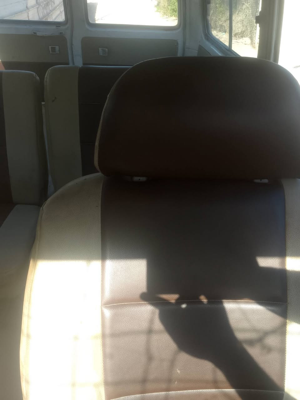 السلام عليكم لاندكروز مكينه ادخن ابلاديه راعيه مااندله السعر ١٤ رقم ***********
