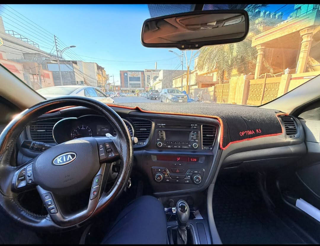 كيا اوبتيما (Kia Optima)  2011خليجي رقم اربيل 
المحرك: 2000 دوش (DOHC) - .

المواصفات: خليجي، فول مواصفات  عدا البصمة .

: فتحة بانوراما، وباقي مواصفات الفول المعروفة (تحكم ستيرن، بصمة، شاشة ،كاميرا خلفية ، كشنات جلد ، زراكات لايت ، سستم صوت انفنتي  ... إلخ).

⚠️الضرر 
 طخة براس البنيد، وعلى ضوئها البنيد مرشوش 

  وطخة صغيرة بالجاملغ الامامي  .

السعر: ( 132) $ 
مكان السيارة الفلوجة شرط التحويل 
 ***********
