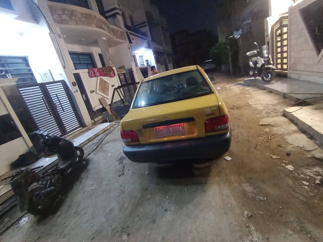 *********** 
السلام عليكم سايبه ١٢ رقم واسط أحمر صاحبه موجود بالكوت كايمه وعليها هئيه ٥٦٦ رايده  10
