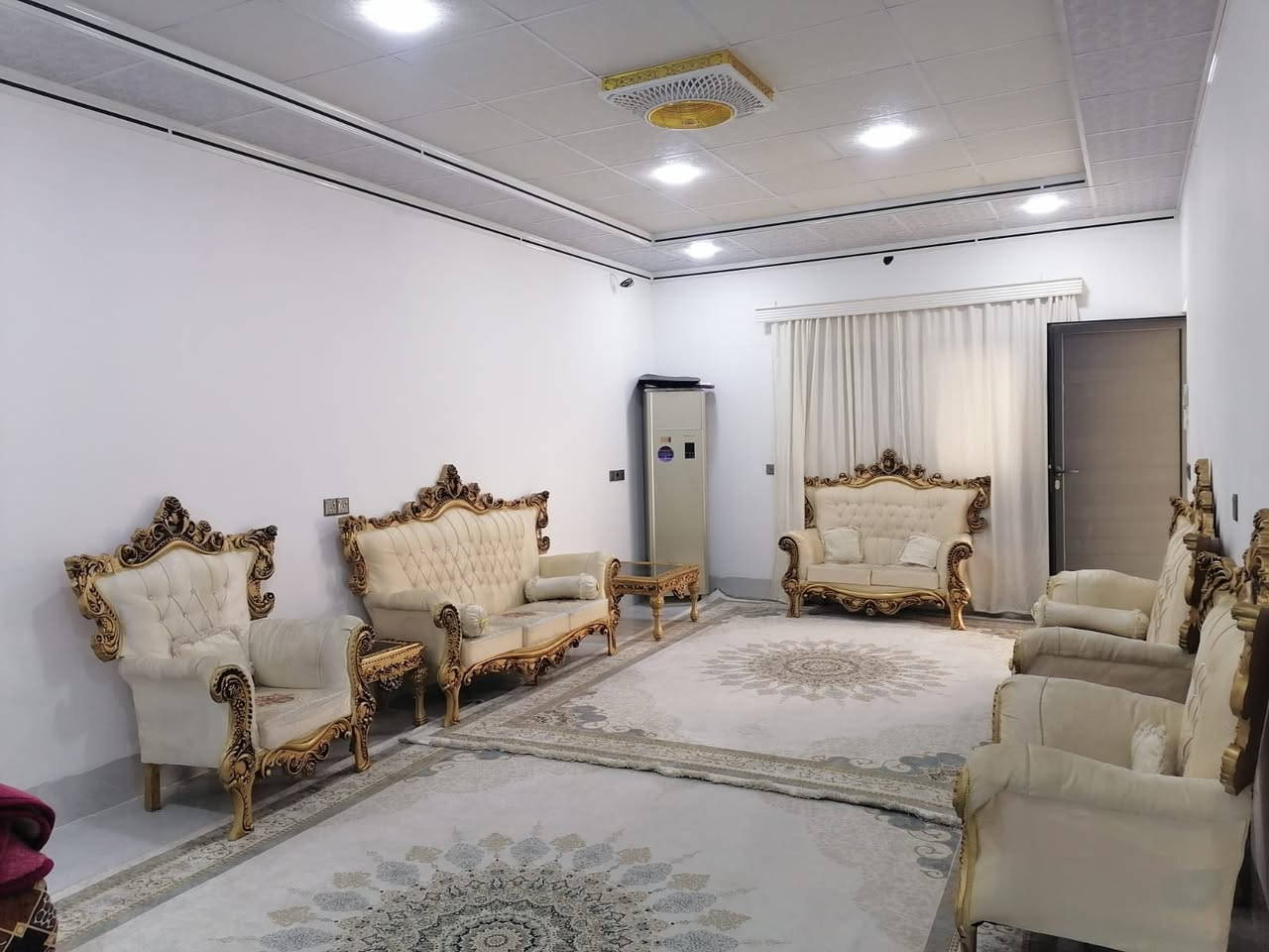 #دارللبيع
خانووى دوو نهوم بو فروشتن له گه ره كى ده روازه پشت غسل كركوك نزيك شه قامى ده روازه 

روبه رى 195 متر 

پيكهاتوه له :- 2 ژور نوستن - هول - مطبخ - ميوان - گه راج
نهومى دووه م 1 ژور نوستن - مطبخ - هول - ميوان 

بوزانيارى زياتر په يوه ندى بكه ن به عقارات ستار اكرم بازرگان

📍ناونيشان : كه ركوك بازارى ئازادى ته لارى ئاسو

***********
***********
