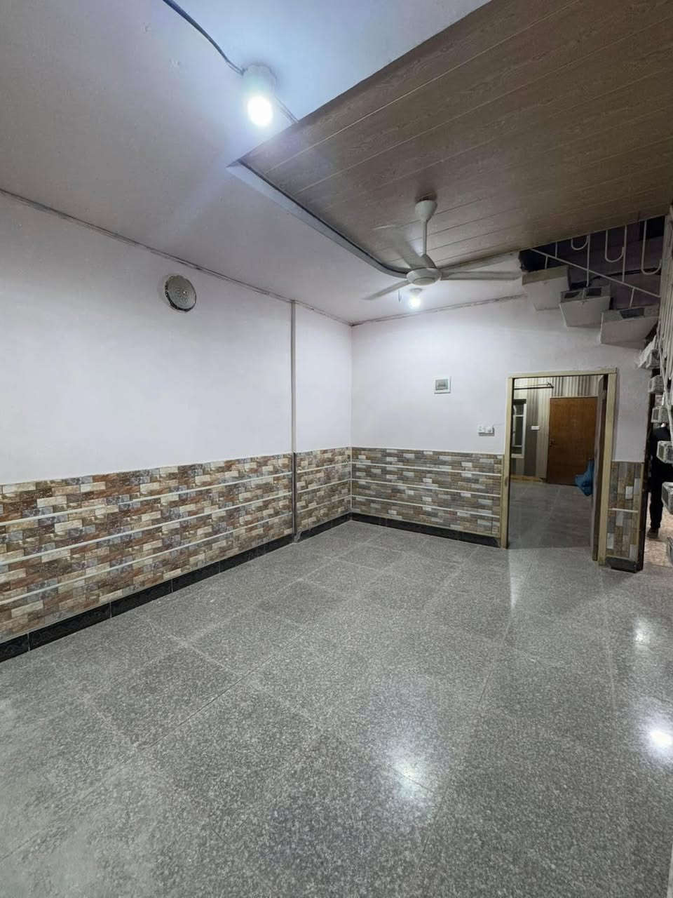 السلام عليكم 

عقار للبيع  في كرامه خلف #الضامن  قريب جدا من شارع 60 

المساحهه 100م الواجهه 5 والنزال 20 

بيت طابقين 

طابق الاول :مطبخ وكلدور وصاله وصحيات 
طابق الثاني : غرفتين نوم 

للاستفسار مراجعه مكتب الخضراء للعقار

***********
***********
