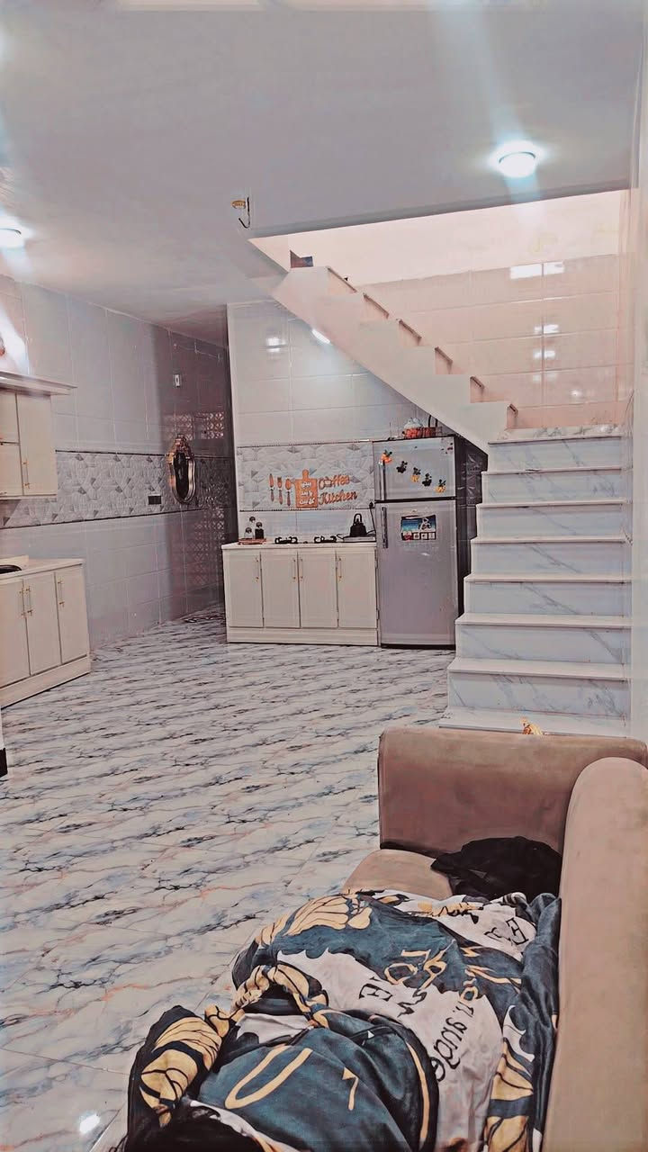 سلام عليكم بيت ١٠٠متر طابق ونص للبيع تطلوعه للاستفسار ***********
