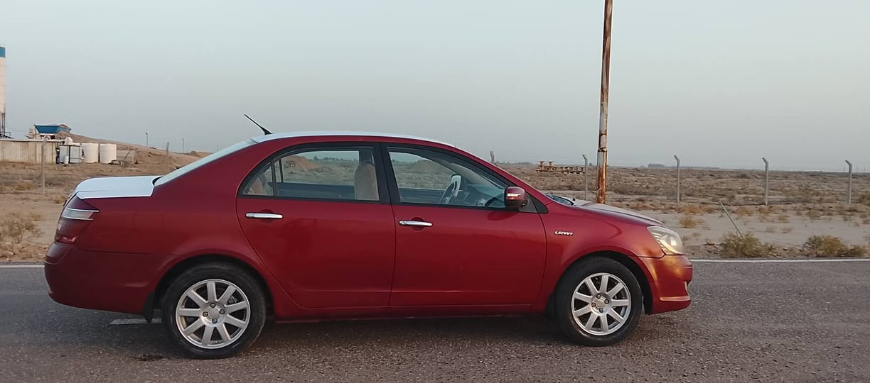 للبيع جيلي موبل2013رقم بغداد الماني سنويه جديده سياره مكفوله كفاله عامه من كلشي من كير مكينه حداديه تخم تاير  كله مكفول الشراي يتصل ***********
