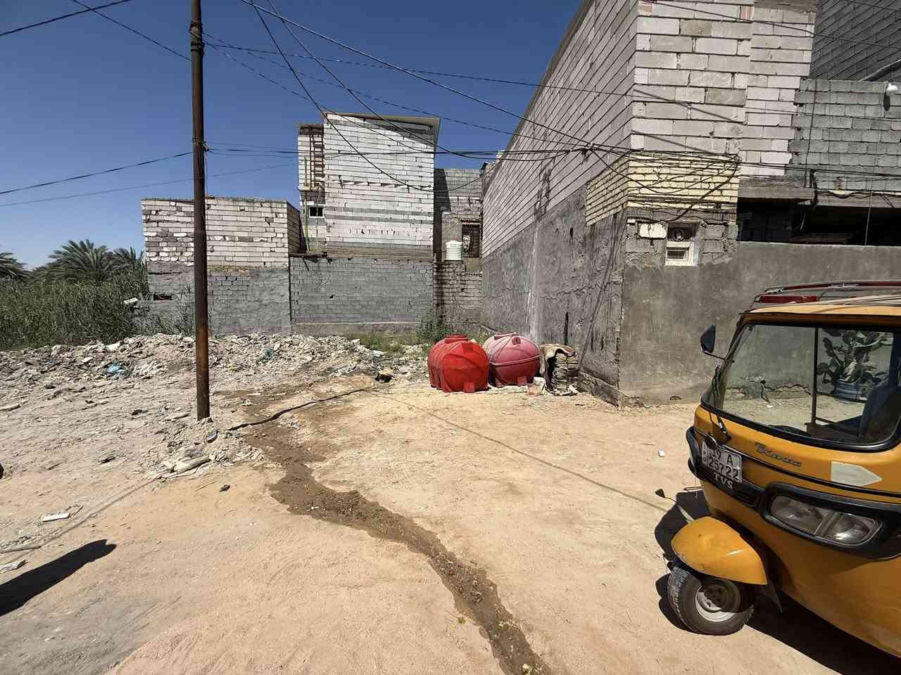 سلام عليكم اخوان 
لبيع عنوان حي الهادي ١٠٠ م تبليط يبعد عن القطعه ١٥٠ متر 
لتصال وستفسار  ***********
