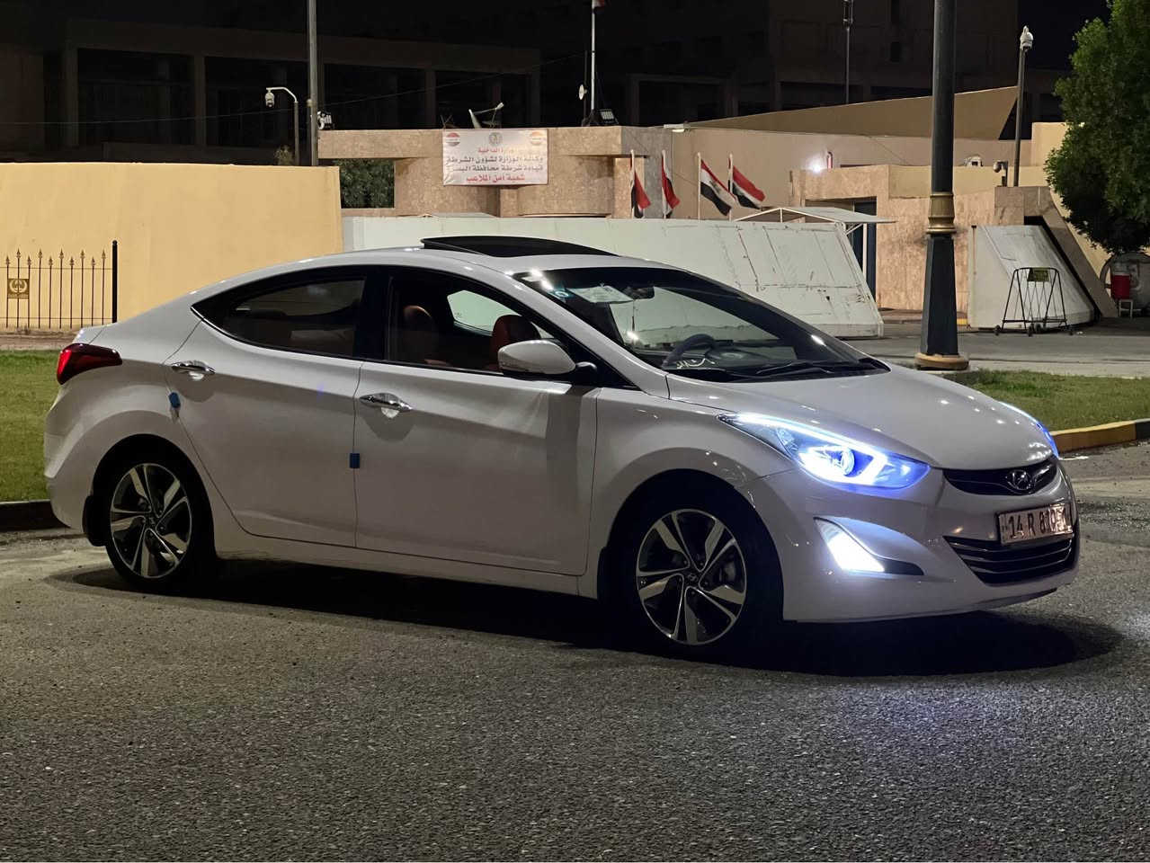 سلام عليكم 
النترا 2015 خليجي GLS فول موصفات vip محرك 2000 رقم بصره الجديد بسمي هزه وسنويه جدد لسياره ماشيه 115 الف كيلو حقيقي شرط وين تريد افحص لسياره بيهة لداير صبغ موضح باصور وبيهة بارد ولباقي كله مكفول محرك برغي ما مفتوح منه ولكير هم كفاله حداده 90% تبريد ثلاج ❄️لسياره جاهزه من لطول لطول موصفات السياره 
/لد امامي 
/ثلاجه باجكمجه
/بصمه تشغيل وابواب
/تبريد منفصل مناخين 
/تبريد خلفي
/مري شفط
/كشنات جلد مشمشي بلاد
/عدسات لايت شرط نهار ☀️ 
/شاشه تاب
/يدات نيكل بلاد
/حساسات خلفيه
/مود درايڤ
/كشن كهرباء
بعد بيهة هواي موصفات لسياره جديده وجاهزه ورقم الجديد بسمي مكاني بصره للبيع 134$ اتصل او وتساب *********** البصرة, العراق
