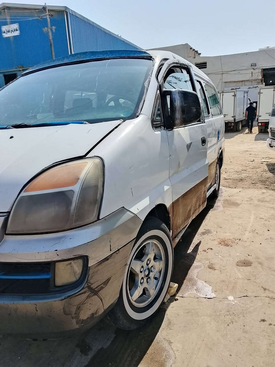 ستاركخ البيع 25 وبيه مجل كير ومحرك بل 100/100 دوشمه سياره مدوشمه كله نفس بس سمكره وكهرباء مو شي نص ونص سنويه صاقطه هيه وغرمات وره المشتري اني ابيع صافي عليه هيه وغرمات 800 هيج  وره المشتري 
راعي موجود تكعد  ويه راعي سنويه ضيعه ومسوين بيه كتاب فقدان رعيه مسوي كتاب فقدان اتكفل بس براعي 
ب25 وبيه مجل إمكان حله ابو غرق ***********
