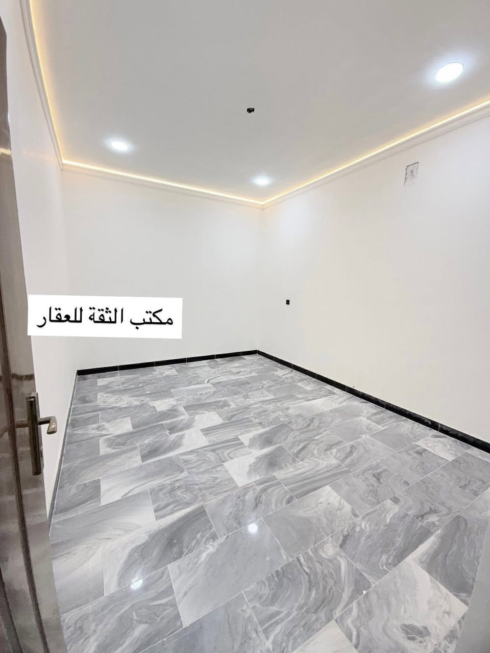 للأيجار✅
80م    مدخلين/تسليم مفتاح🔐

الطابق1️⃣استقبال+صالة+مطبخ حار+غرفة نوم+خدمات
الطابق2️⃣غرف نوم عدد(2)+خدمات

الموقع📍الشعب-مقابل جامع عمار ابن ياسر
مكتب الثقة للعقار
حي اور-شارع نادي النفط-مقابل مركز سناريا لطب الأسنان
***********📳
***********📳
