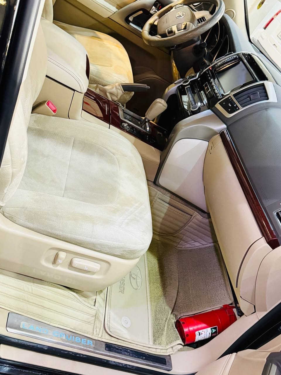 تويوتا لاند كروزر VXR موديل 2014، مواصفات لكزس
محرك 8 سلندر
ثلاث قطعه سبغ بدون دواخل بشرط بونید و جملغ و باب
 
فتحه سقف+سلاجه 
خمس بصمات
تشغيل عن بعد 
حساس امامي خلفي 
شاشه GBS 
خمس كامرات 
دبل رادار 
كشنات جلد طبيعي 
كشنات تدفئه وتبريد 
كرسي السايق خزن ميموري متحرك 
كراسي اثنين كهرباء بلادي 
تحكم ستيرن جهتين 
ستيرن كهرباء 
كروز قفل سرعه 
صندوق كهرباء شفط 
مري شفط 
٨ايرباك

 كير ومكينة بشرط مامفتوح 
رقم وسنوية جديد  
 سعر بيع 367 ورقە
 مكان السيارة السليمانية
*********** السليمانية, العراق
