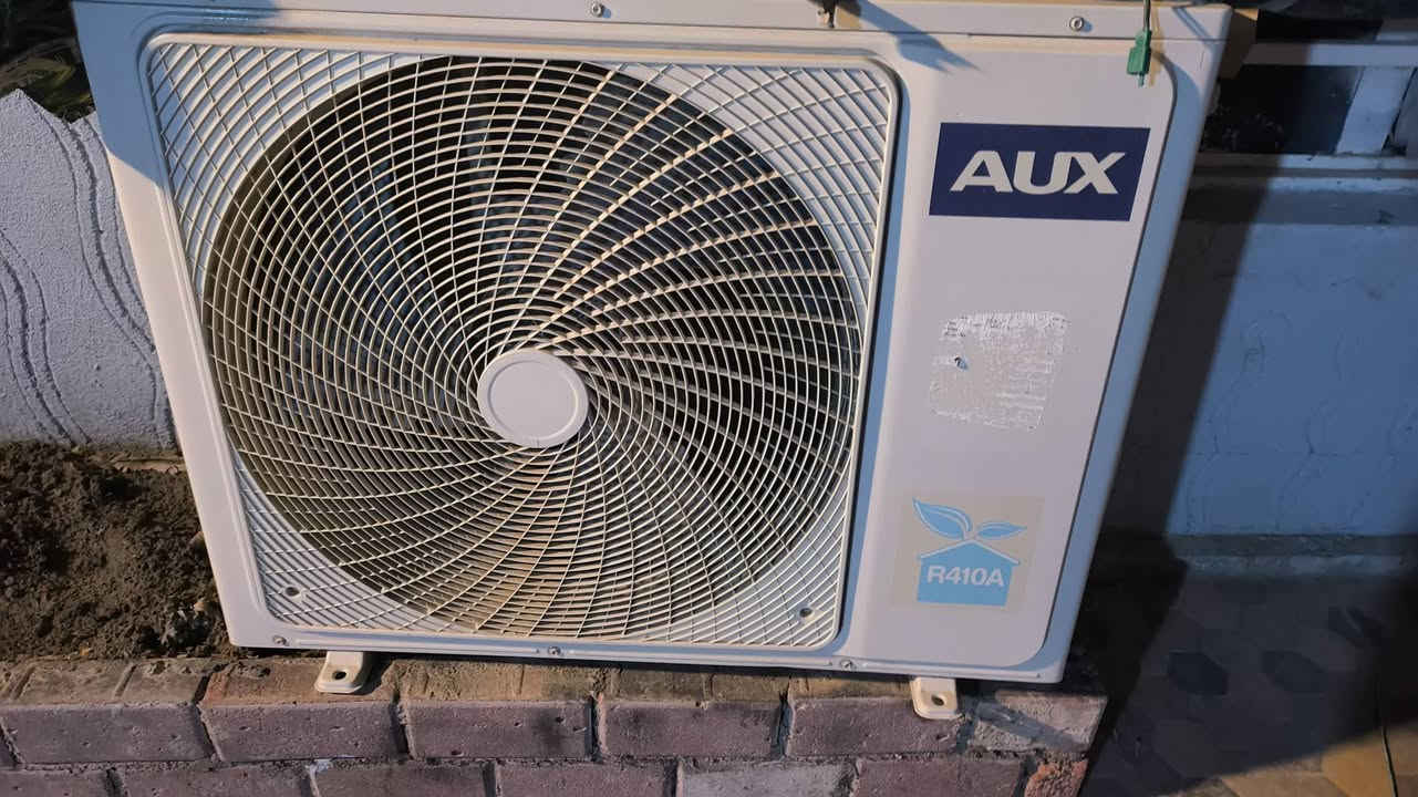 سلام عليكم للبيع سبلت اوكس غراضه كامله  بعده جديد مستخدم هاي الصيفيه فقط السعر 500 وبي مجال مكانه النجف الحيره رقم الموبايل ***********
