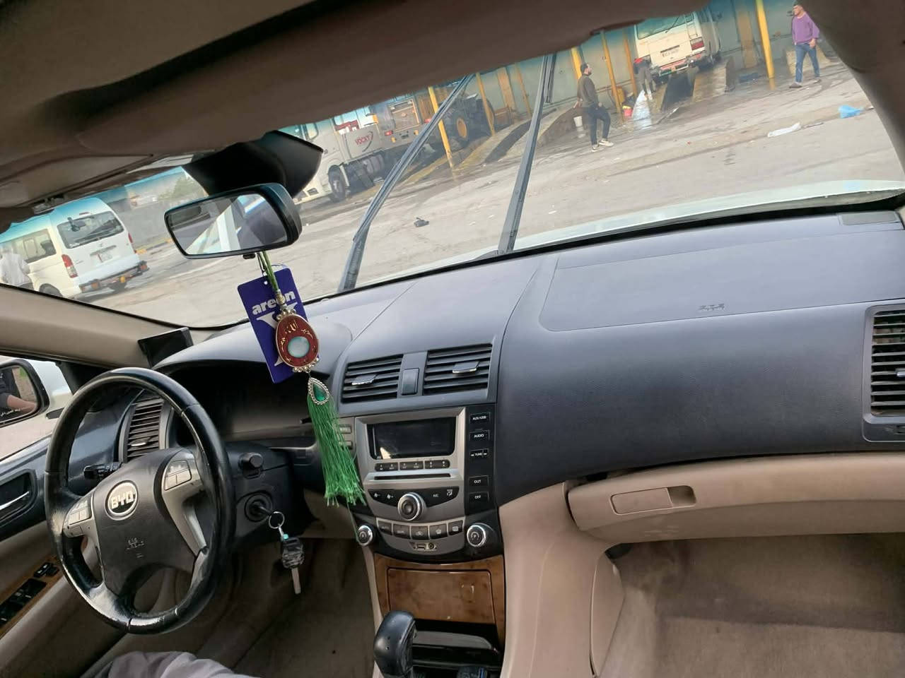 سلام عليكم سياره بوايدي مكفوله كفاله عامه حدايه جديده تخم تاير جديد التنقيص لاتبخير تبريد شغال موديل ٢٠١١ قطره صبغ مابيه رقم بغداد بسمي السعر ٦٥وبيه مجال حك الجيه مكان السياره صلاح الدين بلد ***********
