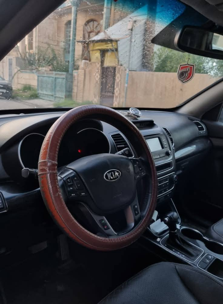 السلام عليكم
سورنتو موديل 2014 وارد امريكي 
السيارة محرك 4 سلندر نظيف مامفتوح ماشية 109 الف 
السيارة 7 راكب رقم وسنوية جديدات رقمها ومكانها بغداد 
حادث السيارة مال امريكا دعامية وحاف البنيد بدون شواصي ولا شي وبيها صبغ عام للجمالية بابين جهة عكس السايق امبدلات حادث بالعراق والباقي سليم للجمالية السعر المطلوب 130 ورقة وبيها مجال للشراي للتواصل فقط على هذا الرقم ***********
