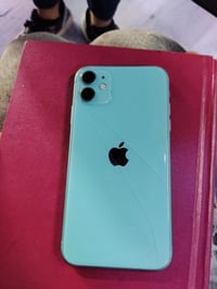 ايفون إيفون البيع ١١عادي بس شاشه مبدّل بطاريه ٨٠التليفون نضيف ٢٠٠وبي م...