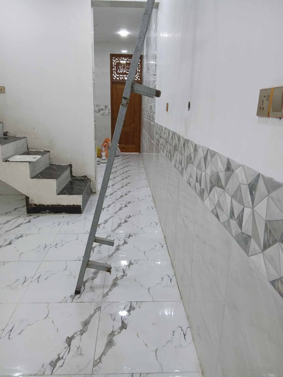 مشتمل للبيع مساحة ١٠٠م طولاني بناء حديث طابقين الطابق الثاني غير مسقوف موقع كلش حلو خدمات متكاملة على شارعين غرفة/مطبخ/صالة/استقبال/صحيات العنوان السفحة
بداية شارع احمد الوائلي ثالث فرع غير مسكون الدار فارغ 
السعر ٥٥ مليون بية مجال بسيط


**إذا كنت صاحب هذا الإعلان وتريد حذفه لأي سبب، رجاءا أرسل رسالة إلى الدعم الفني**