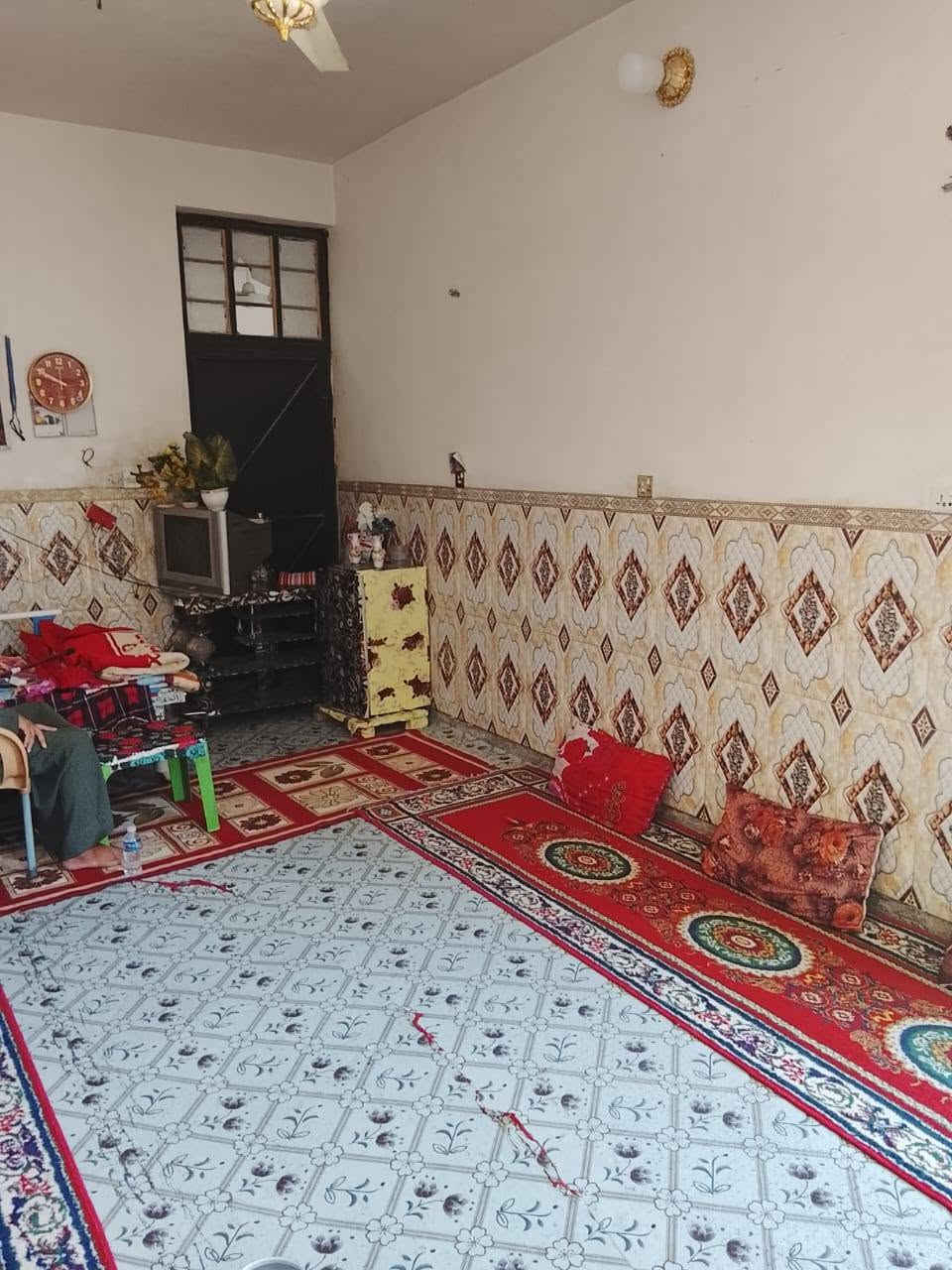 بيت( 100) متر
ركن ع شارع 
صب 
طابق واحد 
 بغداد /حي طارق/ شارع المدارس للاخير 
خدمات كاملة 
بناء جديد  
النواقص فقط كاشي 
للسعر والاستفسار رقم الواتساب ***********

