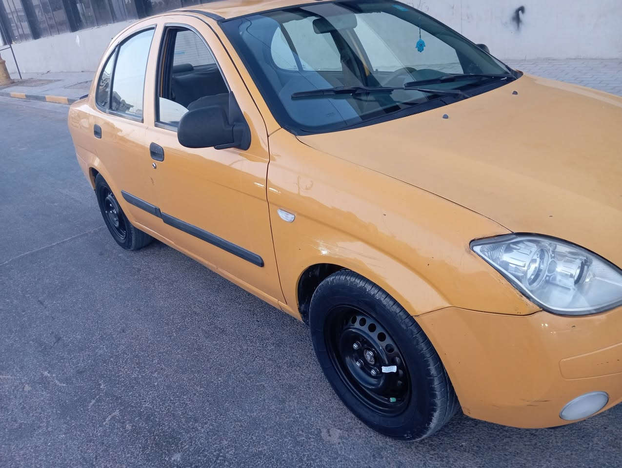 السلام عليكم طيبه 2016
للبيع سياره نضيفه استوني امداورهة بسمي 
العنوان كربلاء ***********
