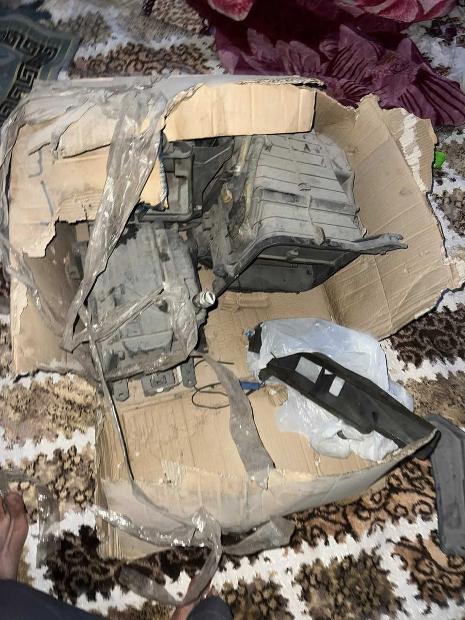 سلام عليكم. غراض حاويه منضومه.  كامله مال كورله نفخ    ثابريت مال تبريد وفريز. وشبجه. لبيع مكاني. البصرة.   ***********
