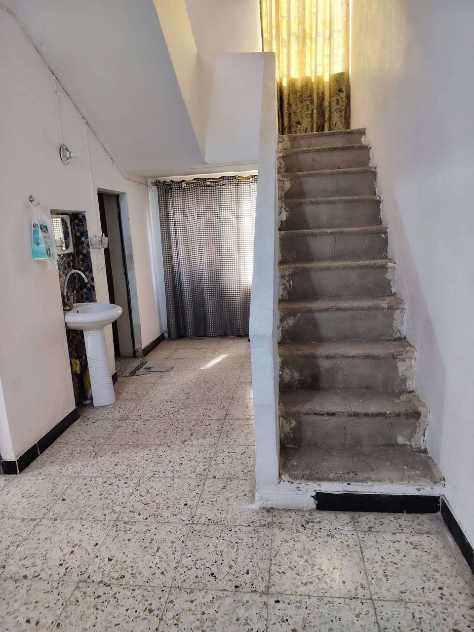 دار لإيجار نظيف مساحه 150متر
الموقع حي شبر خلف سنتر ريحانه
طابق الارضي غرف النوم هول استقبال ومطبخ وصحيات وطرمه
طابق ثاني غرف نوم

2دار لإيجار تجاري
الموقع شارع حي الحسين سنتر
مقابل باشتو
يصلح مكتب ناىب أو خدمه توصيل هو لأغراض تجاريه

مساحه300
مراجعه مكتب الأهرام لعقار والمقالات شارع 60قرب مجمع الضامن الطبي *********** بيه واتساب ***********
