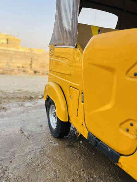 تكتك 22 شهر 4 اوراق محرك مكفول الكشره مابيه لا صبغ ولا معجون خياس هسه بادي بيه
سعره 7100 وبيه مجال مكاني حي النداء
مكلف بنشر لحد يراسل هاذ رقم راعيه
‭0780 630 9720‬
