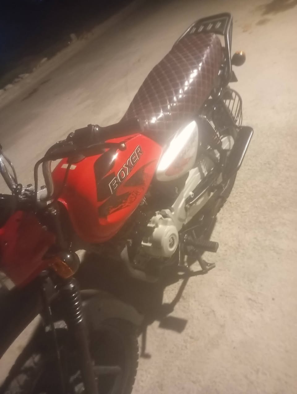 السلام عليكم دراجه بوكسر لبيع موديل 23 دراجه نضيفه وحلوه استخدام منزلي دراجه اي نقص مابيه  بوجهك للشارع كله شغاله الدراجه بدون أوراقه أوراقه ضاعن عندي اكفلك سرقه مكاني بغداد حي اور السعر 900 وبيه مجال لشراي رقمي *********** اتصل وبل خدمه
