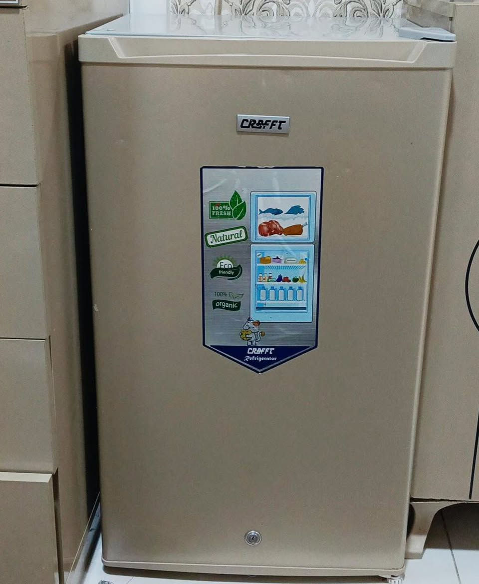 ثلاجة حجم صغير كرافت 
 السعر 95 الف قفل 
ما داخلة تصليح ابد 
واتساب ***********
ناصرية حي الشهداء
