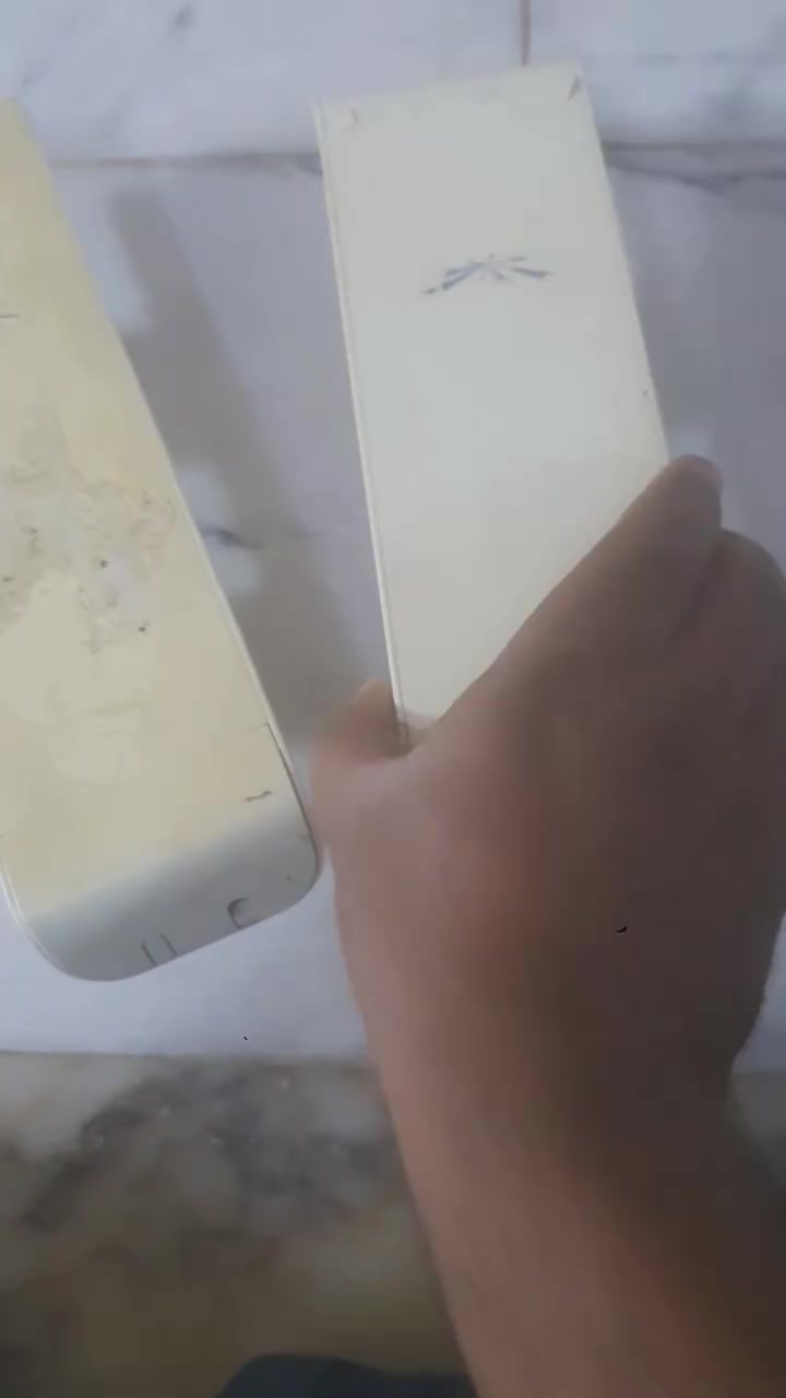 عندي ذني m2 اثنين نضيفات وشغالات سعرهن ٦٠ اليريدهن يتصل ***********
