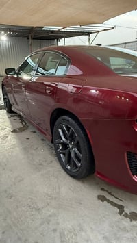 DODGE    .      CHARGER  .        .    المحرك :3.6L V6  الون:  ماروني ...