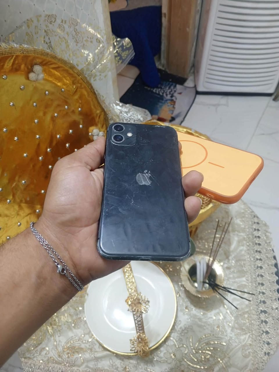 مراوس أو بيع
ايفون  ١١عادي جديد الجهاز وتر ما مفتوح

بطاريه ٧٢انسخ الشحن 

ذاكره ٦٤عشوائي 

فيس إيدي شغال 

نموذج A

كامل ملحقاته 

الجهاز نضيف فوك ماتصور بس كسر بل ضهر

وبل شاشته شويه صفار الجهاز وتر بروف وما اثر عليه بكلشي 

السعر ١٨٠وبي مجال مكاني حله 

***********
