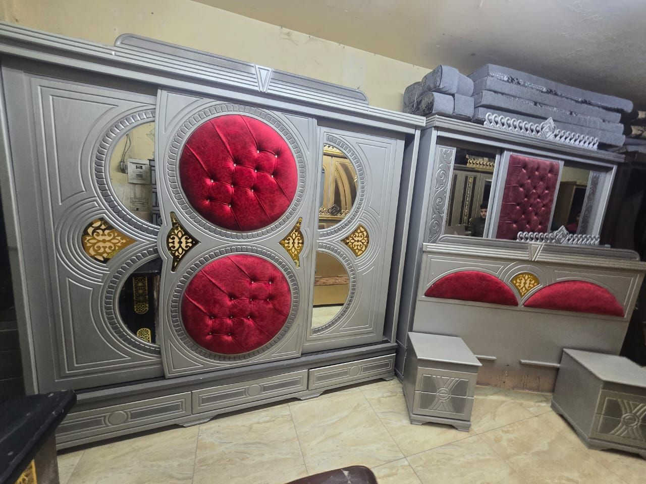 ⬇️غرفة نوم كاملة مع فرشة هدددية🎁🎁أجمل فرصه عروض مفروشات المحبة واتس #اتصال0996910640
🔥#فقط 4 مليون و550 ألف💯
👈👈#وجيبا أأأذااا فيك_تجيبا👌👌
👈بس بدك تقلدنا #قلدنا صح
❤️الغرفة مؤلفة من 
✅ خزانة  صف دروج خشب كبس #عالشوح اجرين زان عرض240 غماقة خارجية60 سم_ وغماقة داخليه55سم
✅تخت مجوز #صندوق160×200
✅ كمدينة عدد2
✅ بيرو دروج +كرسي
🚚 يوجد توصيل لباب البيت


**إذا كنت صاحب هذا الإعلان وتريد حذفه لأي سبب، رجاءا أرسل رسالة إلى الدعم الفني**