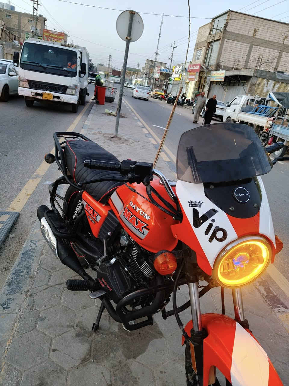 سلام عليكم .دايون 23 رقم نجف وسنويه بأسمي مكاني نجف سعر 2.150 وبيها مجال قليل حك الجيه الدراجه خير من الله  وهذه رقمي ***********
