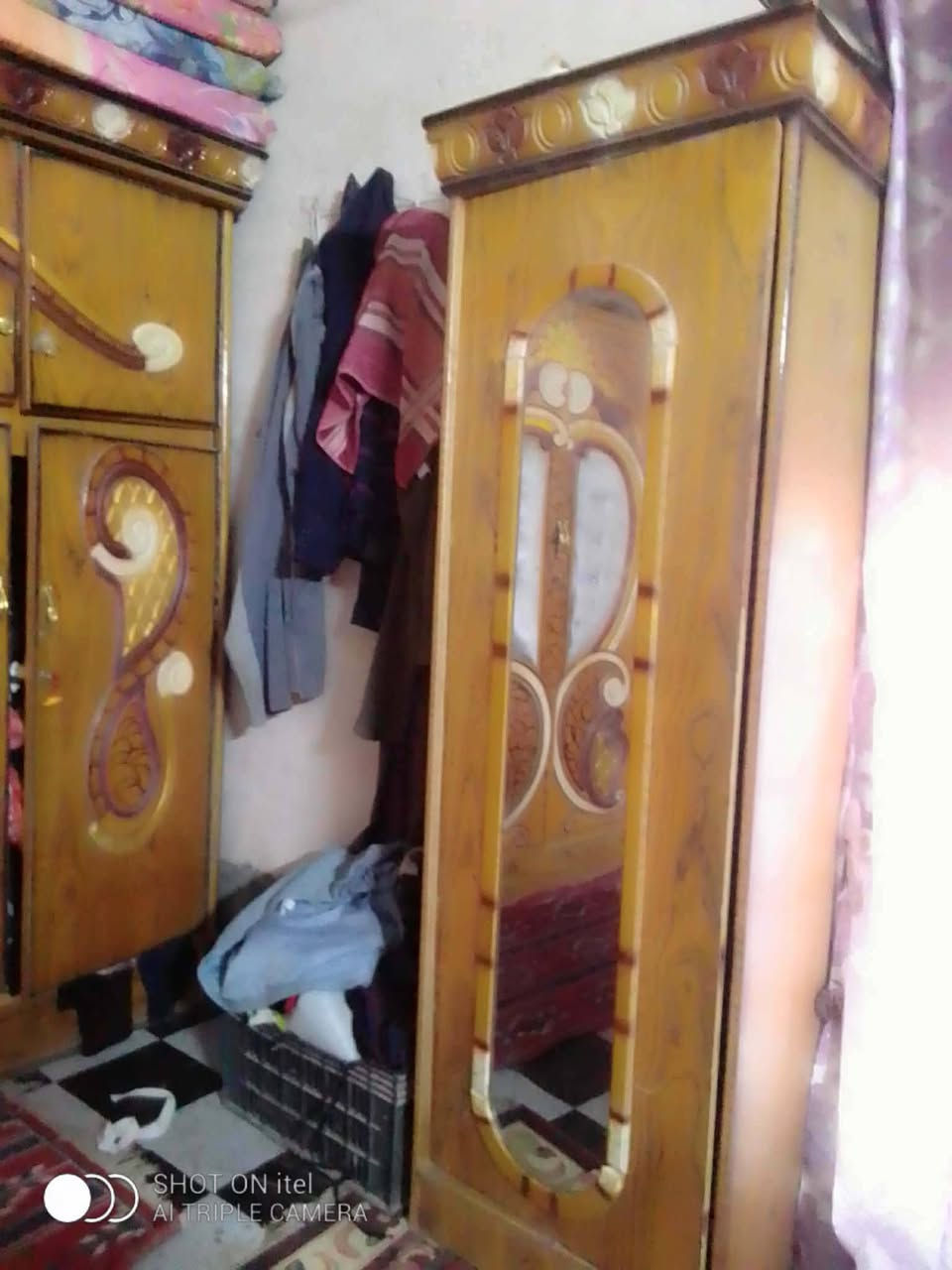 غرفة عراقية للبيع نضيفة نضافتهة 90 %100 حلوة مرتبة سعرهة 550 العنوان الوسفية صدر الوسفية ‏‪***********‬‏
