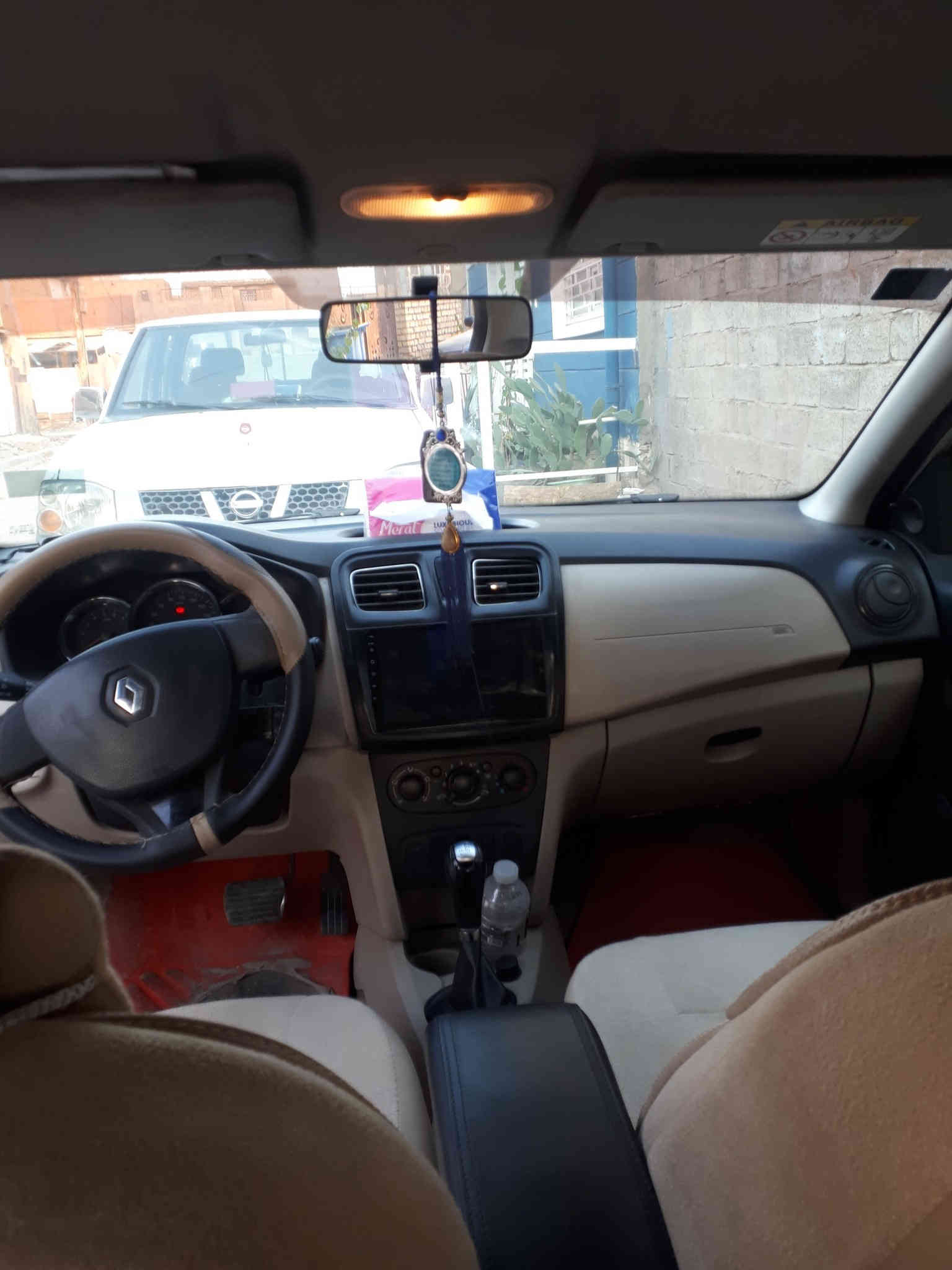 السلام عليكم
رينو سمبل ١٦ اوتوماتيك مصبوغه حزام 
كير محرك صدر امامي خلفي كهربائيات تخم تاير باتري جديد كلهه جاهزة
سنويه لل ٢٨ 
ب٦٠ ورقه وبيهه مجال كلش قليل
للاستفسار *********** ممتواجد عالنت الشراي يتصل وبالخدمه
