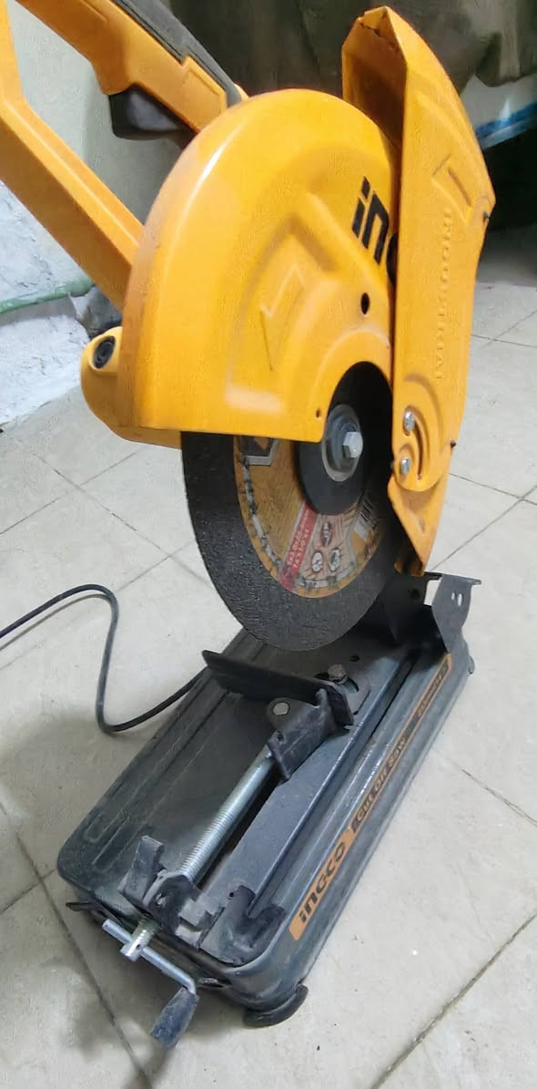 السلام عليكم  للبيع روبن وكتر حدادي جديد استخدام قليل مكلف بل نشر   سعر اول تم  250 
هاتف ***********
